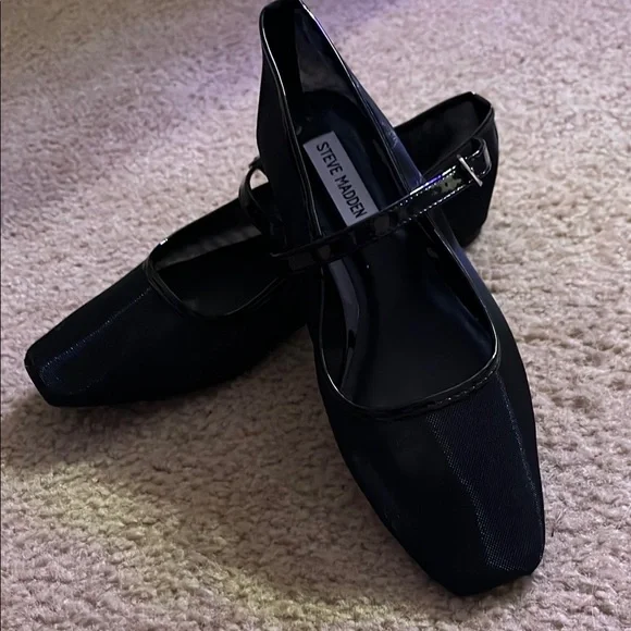 Steve Madden Black Jessey Mary Jane Shoes - Picture 2 of 5